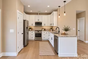 14 Olde Oak Ct, Hendersonville, NC 28792 - Photo 3