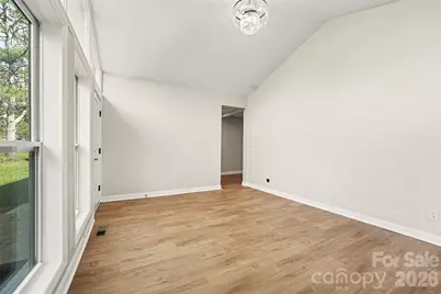 1902 19th Avenue NE, Hickory, NC 28601 - Photo 5