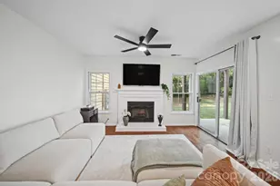 3302 Selwyn Farms Ln, Charlotte, NC 28209 - Photo 3
