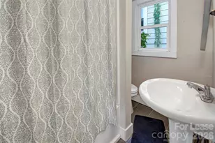 1740 Hawthorne Ln, Charlotte, NC 28205 - Photo 5