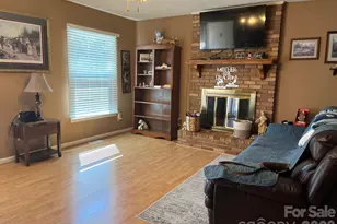 109 Crestbrook Cir, Shelby, NC 28152 - Photo 5