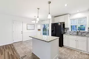 6901 Rollingridge Dr, Charlotte, NC 28211 - Photo 11