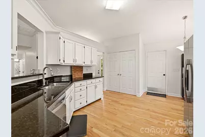 6701 Sweetfield Drive, Charlotte, NC 28269 - Photo 7