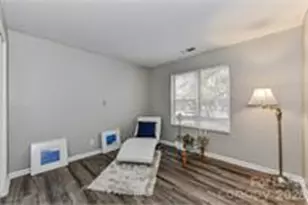 300 Hoskins Mill Rd, Charlotte, NC 28208 - Photo 5