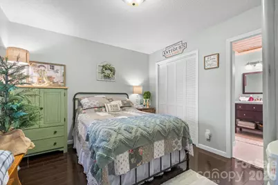 291 N Hughes Boulevard, Hickory, NC 28601 - Photo 21