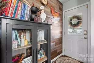 291 N Hughes Blvd, Hickory, NC 28601 - Photo 9