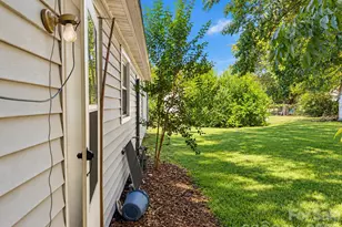 2636 Dalecrest Dr, Charlotte, NC 28269 - Photo 15