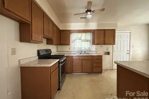 2636 Dalecrest Dr, Charlotte, NC 28269 - Photo 5