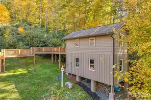 573 Watauga St, Newland, NC 28657 - Photo 3