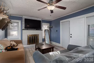 407 3rd Avenue SE, Hickory, NC 28602 - Photo 3