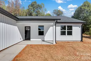 140 4 Andrews Dr, Harmony, NC 28634 - Photo 5