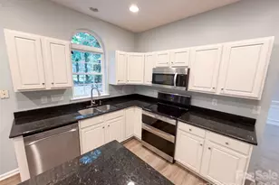 9339 Autumn Applause Dr, Charlotte, NC 28277 - Photo 5