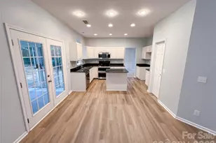 9339 Autumn Applause Dr, Charlotte, NC 28277 - Photo 3