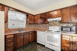 4701 Farm Pond Ln, Charlotte, NC 28212 - Photo 5