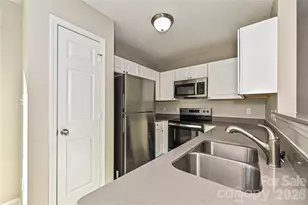 1610 Forest Stream Ct, Charlotte, NC 28213 - Photo 5