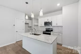 4632 Lakeview Rd, Charlotte, NC 28216 - Photo 3