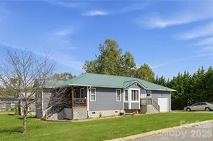 12 Janie Dr, Clyde, NC 28721 - Photo 5