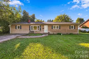 640 Diamondhead Dr, Lenoir, NC 28645 - Photo 1