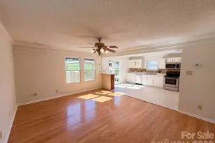 6807 Wandering Creek Dr, Charlotte, NC 28216 - Photo 3