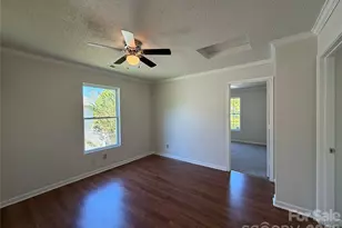 6807 Wandering Creek Dr, Charlotte, NC 28216 - Photo 13