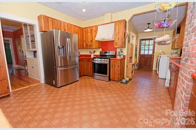 700 N Trade Avenue, Landrum, SC 29356 - Photo 15