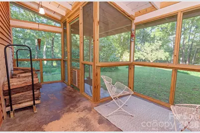 700 N Trade Avenue, Landrum, SC 29356 - Photo 33