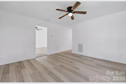 2996 1st Avenue NW, Hickory, NC 28601 - Photo 17
