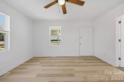2996 1st Avenue NW, Hickory, NC 28601 - Photo 15