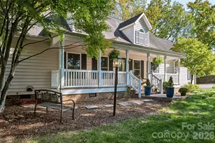 2122 N Rugby Rd, Hendersonville, NC 28791 - Photo 3