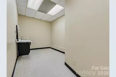 136 W Virginia Avenue, Bessemer City, NC 28016 - Photo 23
