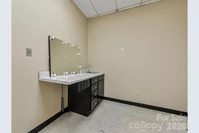 136 W Virginia Avenue, Bessemer City, NC 28016 - Photo 25