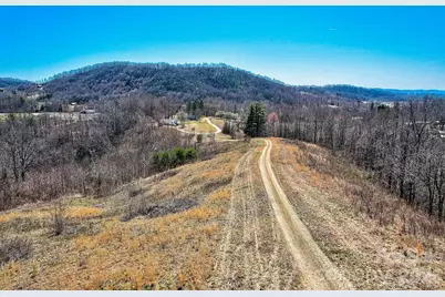 000 Little Creek Road, Hendersonville, NC 28792 - Photo 9