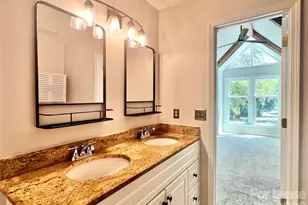 220 S Clarkson St, Charlotte, NC 28202 - Photo 17
