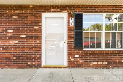 121 24th Street NW, Hickory, NC 28601 - Photo 3