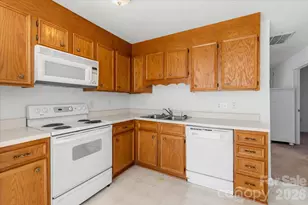 121 24th St NW, Hickory, NC 28601 - Photo 11