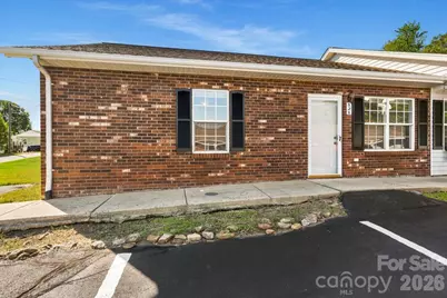 121 24th Street NW, Hickory, NC 28601 - Photo 1
