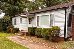 690 Brookdale Dr, Statesville, NC 28677 - Photo 1