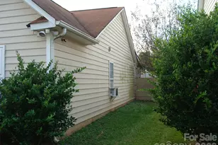 1726 Pamela Lorraine Dr, Charlotte, NC 28213 - Photo 5