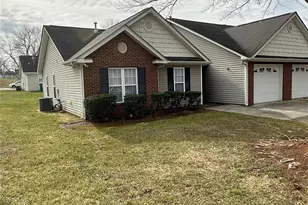 215 Edinburgh Ct, Mount Holly, NC 28120 - Photo 1
