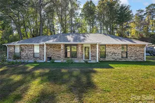 110 Shelly Dr, Hendersonville, NC 28792 - Photo 1
