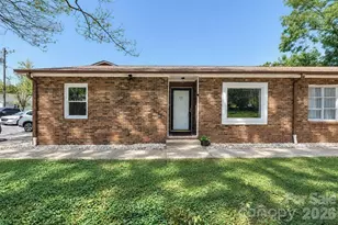731 10th Ave NE, Hickory, NC 28601 - Photo 1