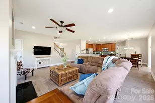 4425 Golden View Dr, Charlotte, NC 28278 - Photo 13