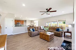 4425 Golden View Dr, Charlotte, NC 28278 - Photo 11