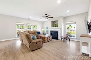 4425 Golden View Dr, Charlotte, NC 28278 - Photo 9