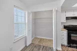 2913 Iron Gate Ln, Charlotte, NC 28212 - Photo 13