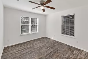 2913 Iron Gate Ln, Charlotte, NC 28212 - Photo 17