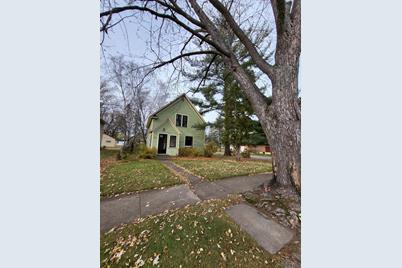 621 Commercial Avenue N - Photo 1