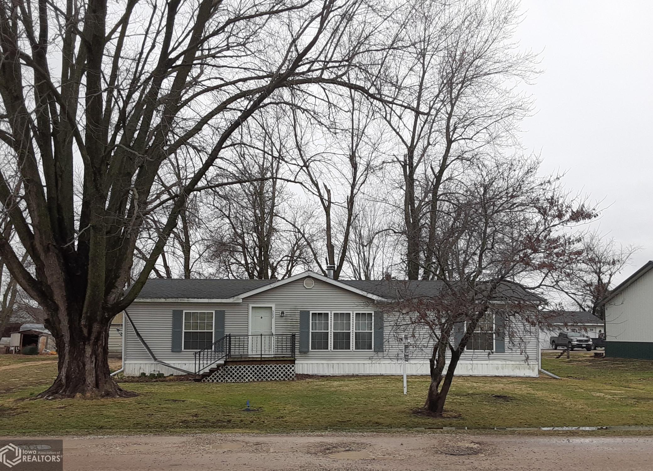 302 S Main St, Blakesburg, IA 52536 MLS 6169109 Coldwell Banker