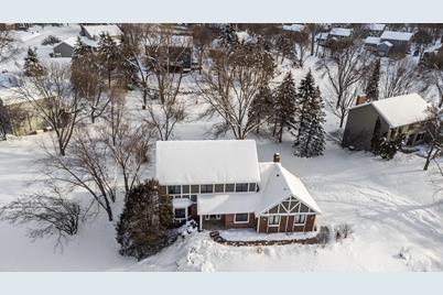 290 Trappers Pass, Chanhassen, MN 55317 - Photo 1