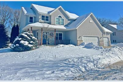 2700 Pinewood Ridge Drive SE, Rochester, MN 55904 - Photo 1